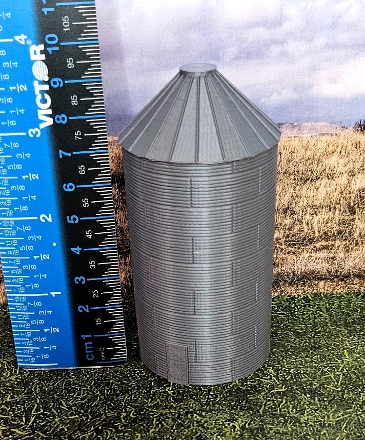 Painted example of the N scale 40-foot grain silo