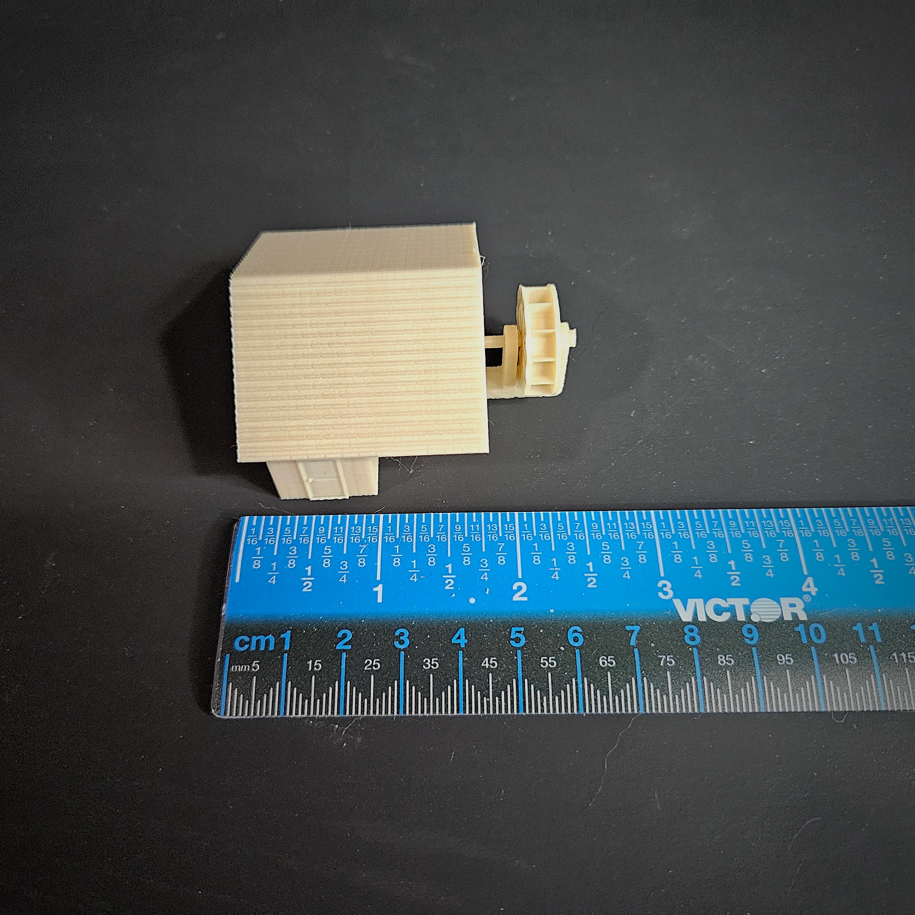 Width reference for the N scale large waterwheel building