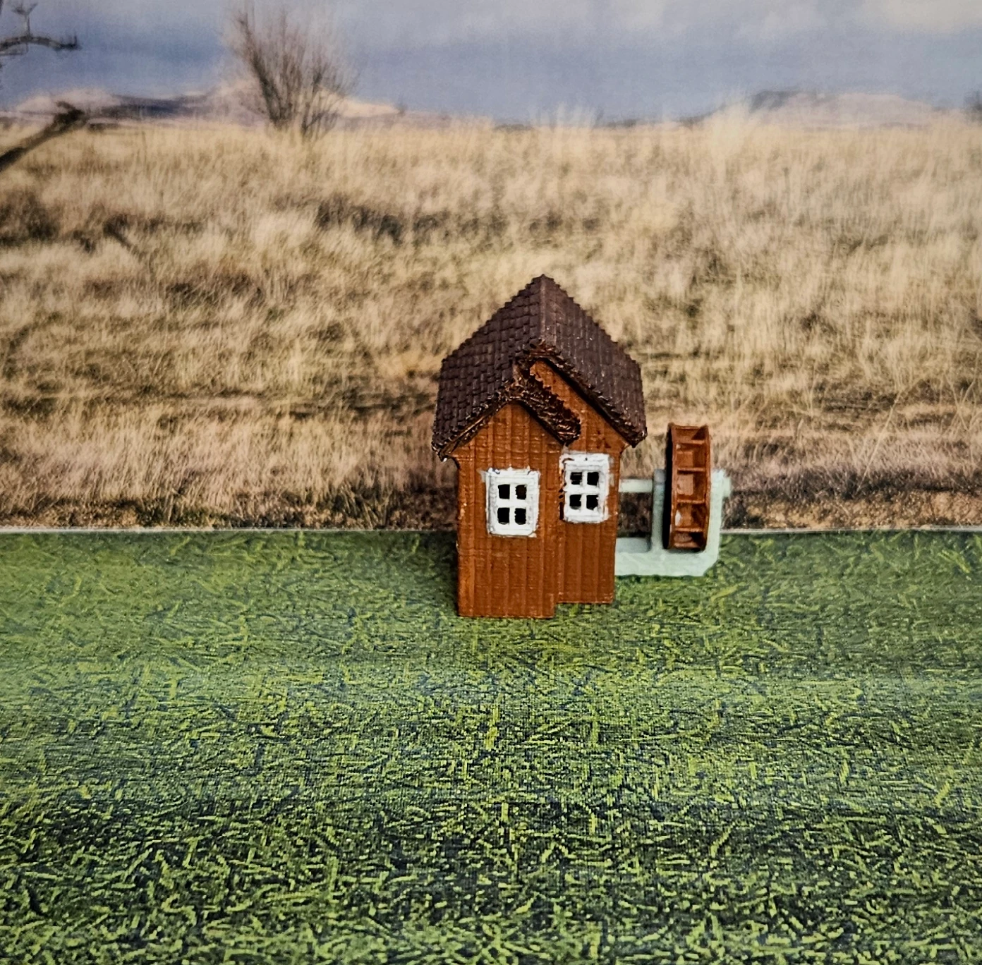 N scale working waterwheel with a medium building