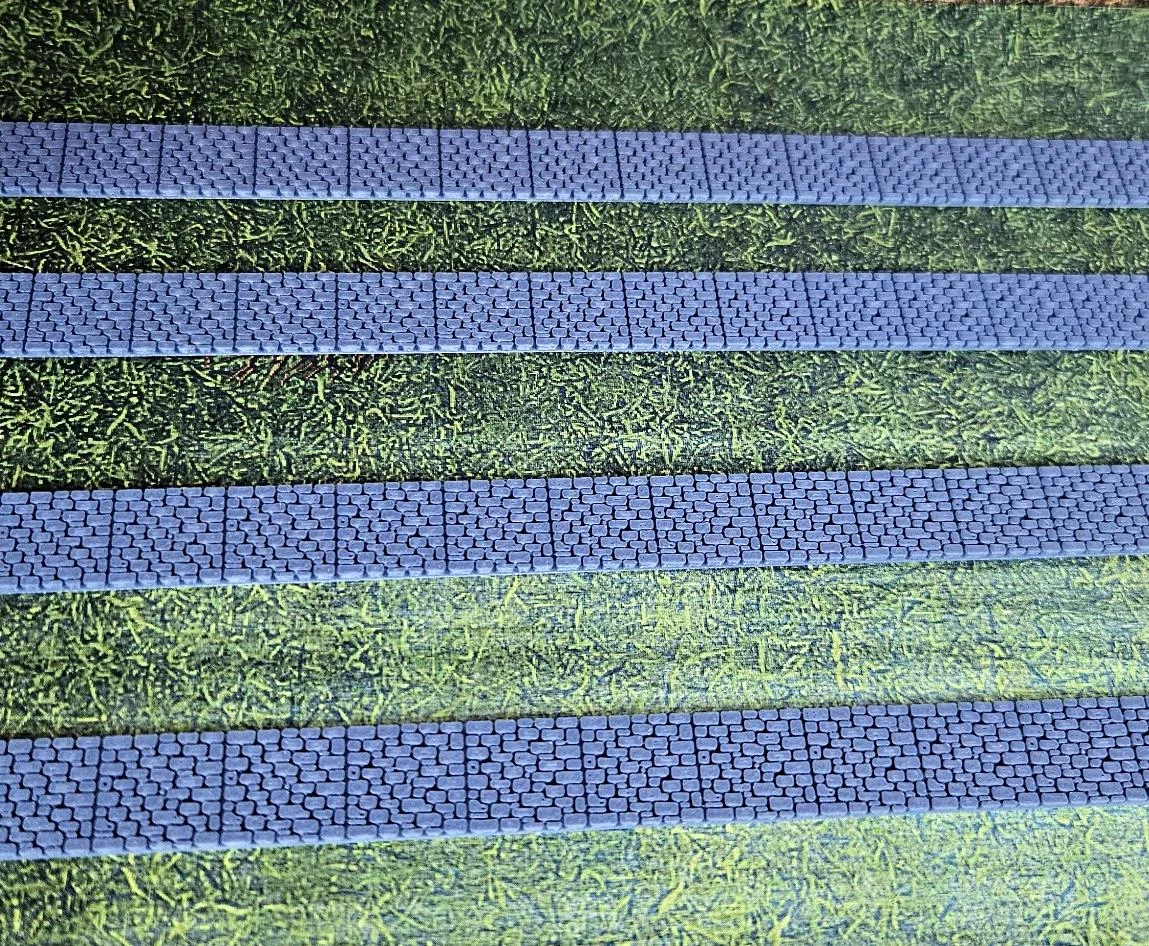 Close view of the stone texture on an N scale wall